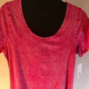 Distressed Red LuLuRoe Classic Tee NWT